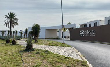 RENTA de HERMOSA y AMPLIA casa recién remodelada, en Privalia Concordia, Apodaca