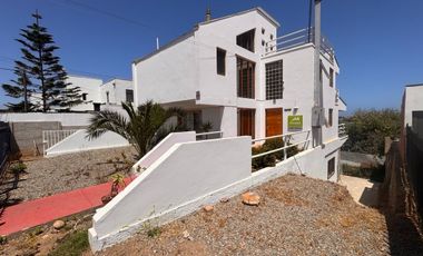 SE VENDE casa con exclusivo diseño en hormigon y fierro Avda El santo 3417 La serena