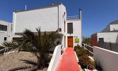 SE VENDE casa con exclusivo diseño en hormigon y fierro Avda El santo 3417 La serena