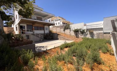 SE VENDE casa con exclusivo diseño en hormigon y fierro Avda El santo 3417 La serena