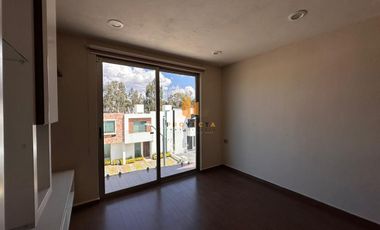 CASA EN RENTA EN ALTOZANO