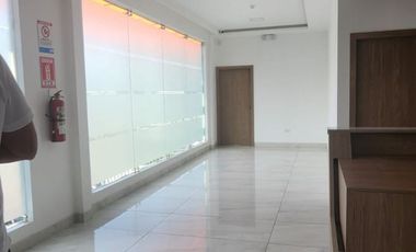Kennedy Norte, Renta de excelente local de 400 mts2