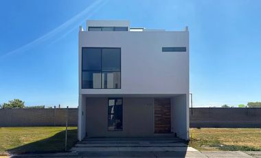 Se vende casa en Punto Sur
