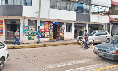 EN ANTICRETICO LOCAL COMERCIAL FRENTE AL MERCADO ROSAS PATA