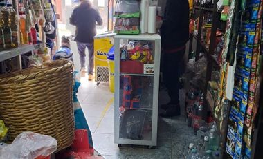 EN ANTICRETICO LOCAL COMERCIAL FRENTE AL MERCADO ROSAS PATA