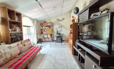 VENTA DE CASA FRENTE A PARQUE Y CERCA DEL MERCADO DE MOSHOQUEQUE