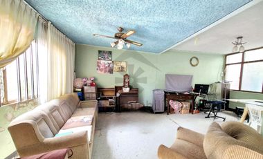 VENTA DE CASA FRENTE A PARQUE Y CERCA DEL MERCADO DE MOSHOQUEQUE