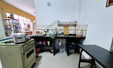 VENTA DE CASA FRENTE A PARQUE Y CERCA DEL MERCADO DE MOSHOQUEQUE