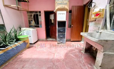 VENTA DE CASA FRENTE A PARQUE Y CERCA DEL MERCADO DE MOSHOQUEQUE