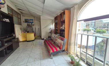 VENTA DE CASA FRENTE A PARQUE Y CERCA DEL MERCADO DE MOSHOQUEQUE