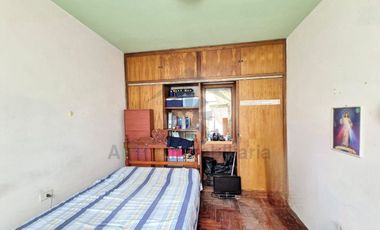 VENTA DE CASA FRENTE A PARQUE Y CERCA DEL MERCADO DE MOSHOQUEQUE