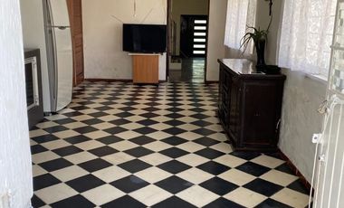 Casa en Residencial Victoria, 5 Recámaras, Jardín Amplio con Alberca y Espacios Funcionales