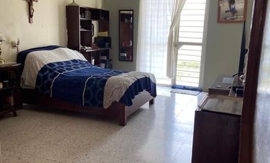 Casa en Residencial Victoria, 5 Recámaras, Jardín Amplio con Alberca y Espacios Funcionales