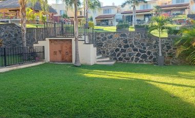 VENTA DE CASA EN CONDOMINIO CON ESTUDIO O RECÁMARA EN PLANTA BAJA, EN BURGOS BUGAMBILIAS