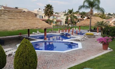 VENTA DE CASA EN CONDOMINIO CON ESTUDIO O RECÁMARA EN PLANTA BAJA, EN BURGOS BUGAMBILIAS