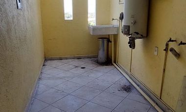 VENTA DE CASA EN CONDOMINIO CON ESTUDIO O RECÁMARA EN PLANTA BAJA, EN BURGOS BUGAMBILIAS
