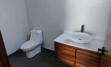 Casa Contemporánea a Estrenar en Los Robles Residencial, 3 Recámaras, Roof Top y Cercanía al Bosque La Primavera