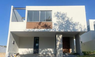 Casa Contemporánea a Estrenar en Los Robles Residencial, 3 Recámaras, Roof Top y Cercanía al Bosque La Primavera