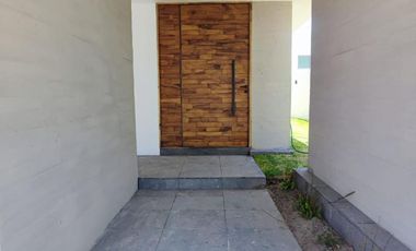 Casa Contemporánea a Estrenar en Los Robles Residencial, 3 Recámaras, Roof Top y Cercanía al Bosque La Primavera
