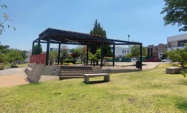 Casa Contemporánea a Estrenar en Los Robles Residencial, 3 Recámaras, Roof Top y Cercanía al Bosque La Primavera
