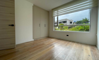 MODERNA CASA  EN ARRIENDO  – TUMBACO – COLEGIO SHAKESPEARE  (SZ)