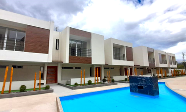 MODERNA CASA  EN ARRIENDO  – TUMBACO – COLEGIO SHAKESPEARE  (SZ)