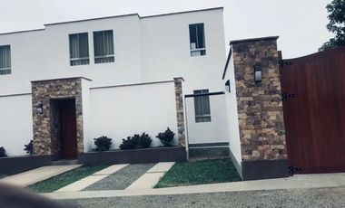 ¡Venta de Terreno de Playa en Condominio Alto Pradera de Asia!