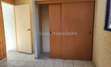 Leon Propiedades arrienda casa en Sector Alhué, Curacaví.