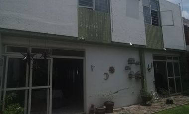 Oportunidad en Jardines del Bosque: Casa con Amplia Distribución y Ubicación Privilegiada