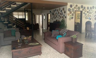 Oportunidad en Jardines del Bosque: Casa con Amplia Distribución y Ubicación Privilegiada