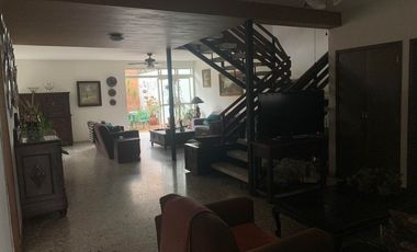Oportunidad en Jardines del Bosque: Casa con Amplia Distribución y Ubicación Privilegiada