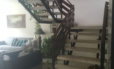 Oportunidad en Jardines del Bosque: Casa con Amplia Distribución y Ubicación Privilegiada
