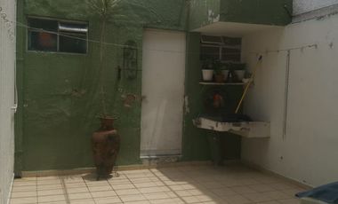 Oportunidad en Jardines del Bosque: Casa con Amplia Distribución y Ubicación Privilegiada