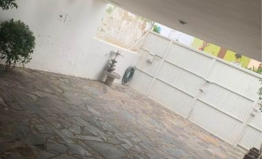 Oportunidad en Jardines del Bosque: Casa con Amplia Distribución y Ubicación Privilegiada