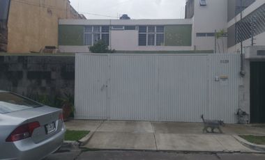 Oportunidad en Jardines del Bosque: Casa con Amplia Distribución y Ubicación Privilegiada