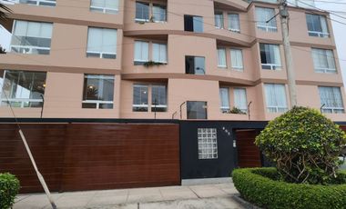 ¡Alquila Este Amplio Departamento En Santiago De Surco Limite Con Barranco Y Miraflores! 🌟 Súper Céntrico, Ideal Para Vivir Con Comodidad, Estilo Y C
