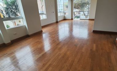 ¡Alquila Este Amplio Departamento En Santiago De Surco Limite Con Barranco Y Miraflores! 🌟 Súper Céntrico, Ideal Para Vivir Con Comodidad, Estilo Y C