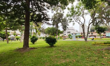 ¡Alquila Este Amplio Departamento En Santiago De Surco Limite Con Barranco Y Miraflores! 🌟 Súper Céntrico, Ideal Para Vivir Con Comodidad, Estilo Y C