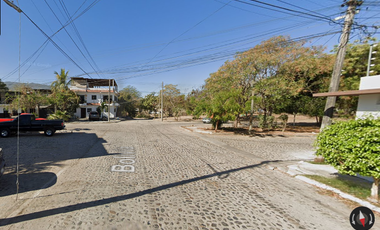 Casa en condominio ubicada en colonia Paseo de la Ribera, Puerto Vallarta Jalisco, con 3 recamaras y 114m2. Muy Cerca del Walmart Macroplaza Vallarta.