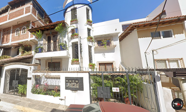 Departamento ubicado en colonia 5 de Diciembre, Puerto Vallarta, Jalisco. Con 2 recamaras y 75m2. A unos minutos de Playa Camarones.