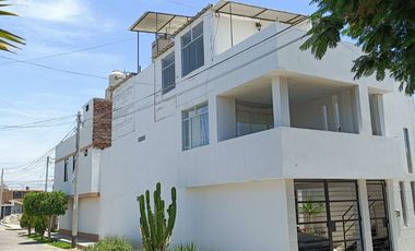 OPORTUNIDAD...!  CASA DE 3 PISOS EN URNANIZACION LAS PALMERAS