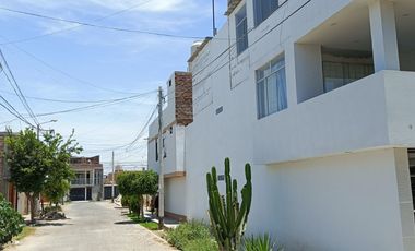 OPORTUNIDAD...!  CASA DE 3 PISOS EN URNANIZACION LAS PALMERAS
