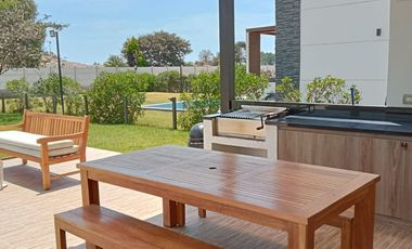 Se Vende Exclusiva Casa De Playa En Condominio