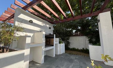 ¡Oportunidad única en San Miguel! 2 Dormitorios, 2 Balcones, Estacionamiento