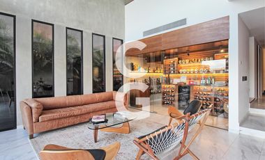 Casa en venta en Cancún en Residencial Lagos del sol a Pie de Lago con Alberca