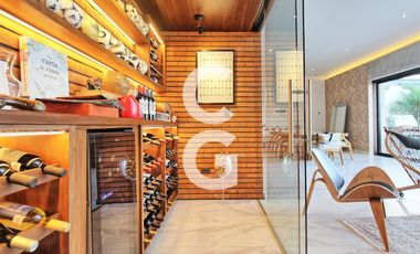 Casa en venta en Cancún en Residencial Lagos del sol a Pie de Lago con Alberca