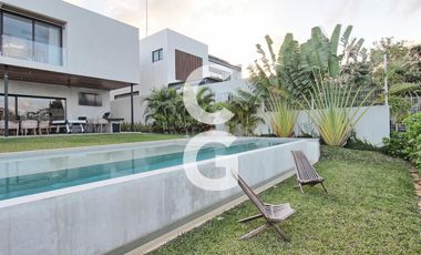 Casa en venta en Cancún en Residencial Lagos del sol a Pie de Lago con Alberca
