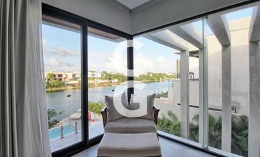 Casa en venta en Cancún en Residencial Lagos del sol a Pie de Lago con Alberca