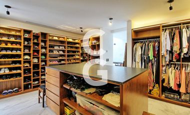 Casa en venta en Cancún en Residencial Lagos del sol a Pie de Lago con Alberca