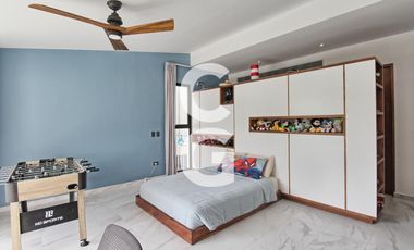 Casa en venta en Cancún en Residencial Lagos del sol a Pie de Lago con Alberca